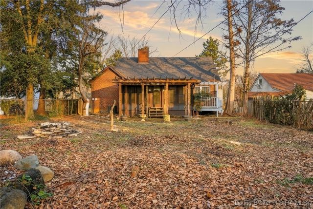 204 Rosewood Drive, Clarksville, IN 47129