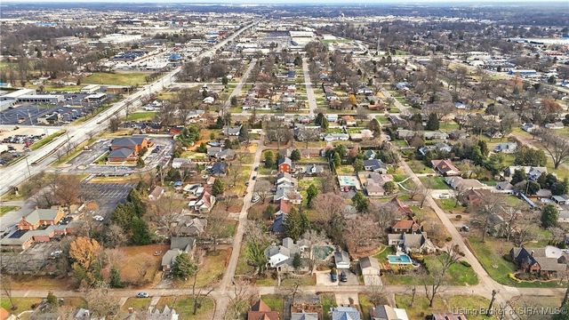 204 Rosewood Drive, Clarksville, IN 47129