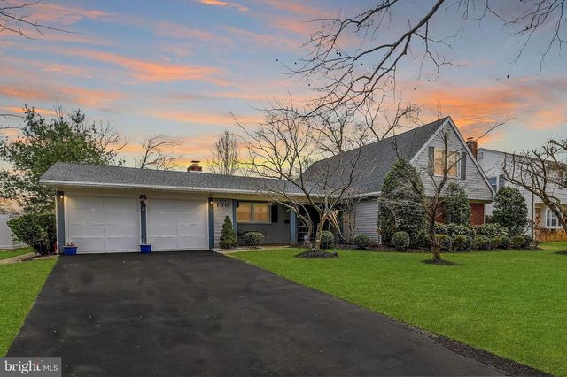 130 CLUB HOUSE DR, Willingboro, NJ 08046