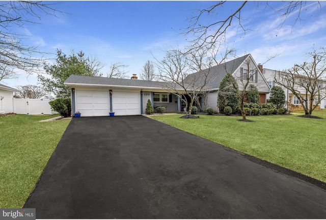 130 CLUB HOUSE DR, Willingboro, NJ 08046