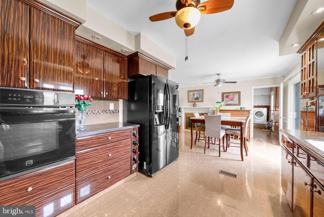 130 CLUB HOUSE DR, Willingboro, NJ 08046