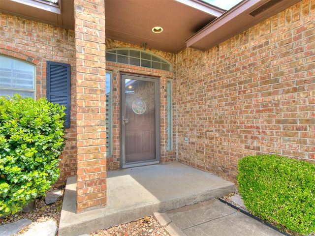 1041 Cambridge Court, Moore, OK 73160