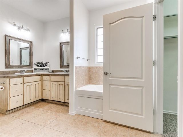 1041 Cambridge Court, Moore, OK 73160