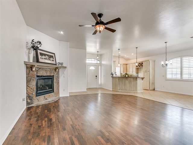 1041 Cambridge Court, Moore, OK 73160