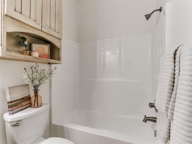 1041 Cambridge Court, Moore, OK 73160