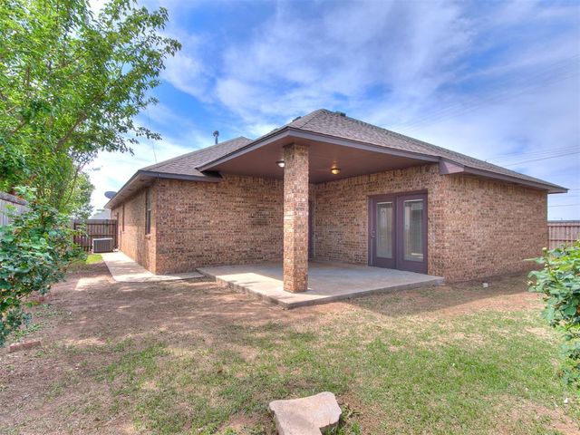 1041 Cambridge Court, Moore, OK 73160