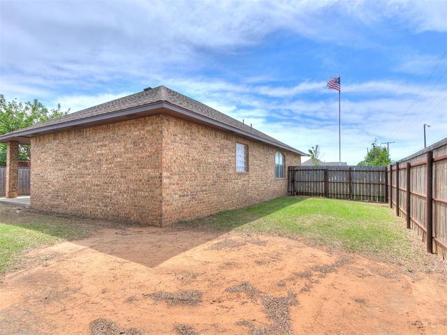 1041 Cambridge Court, Moore, OK 73160