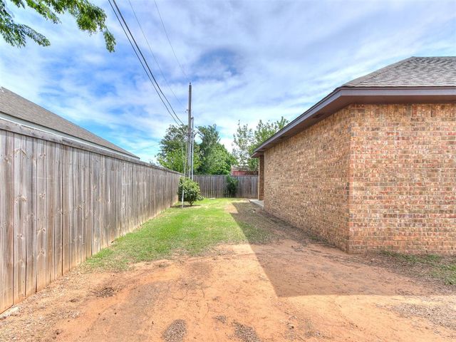 1041 Cambridge Court, Moore, OK 73160