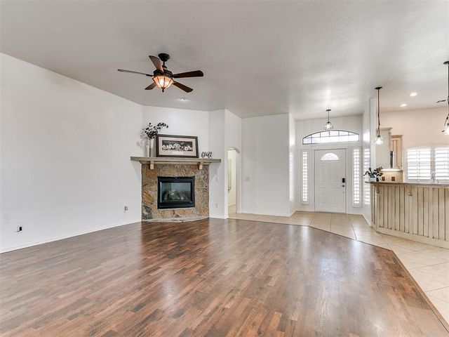 1041 Cambridge Court, Moore, OK 73160