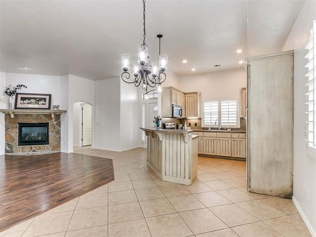 1041 Cambridge Court, Moore, OK 73160