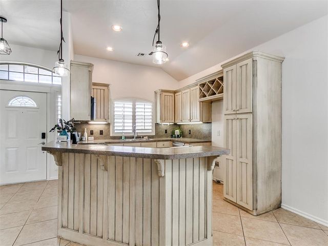 1041 Cambridge Court, Moore, OK 73160