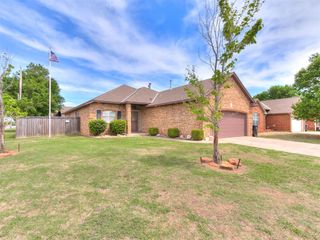 1041 Cambridge Court, Moore, OK 73160