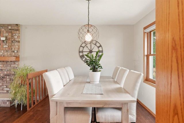 16205 W Mayflower DRIVE, New Berlin, WI 53151