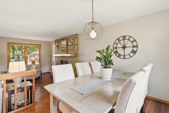 16205 W Mayflower DRIVE, New Berlin, WI 53151