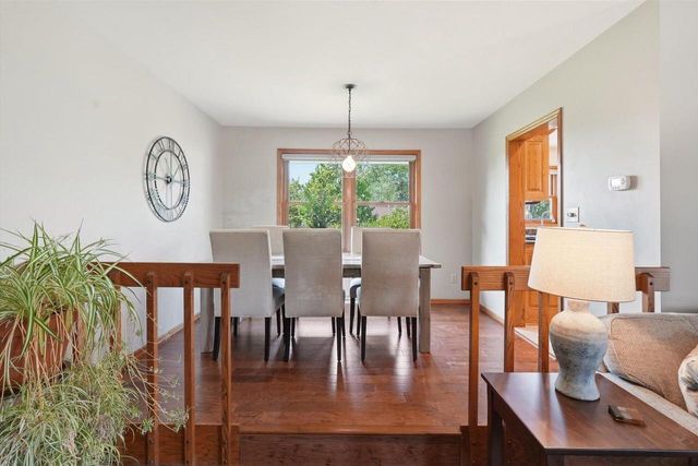 16205 W Mayflower DRIVE, New Berlin, WI 53151
