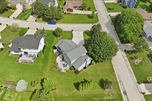 16205 W Mayflower DRIVE, New Berlin, WI 53151