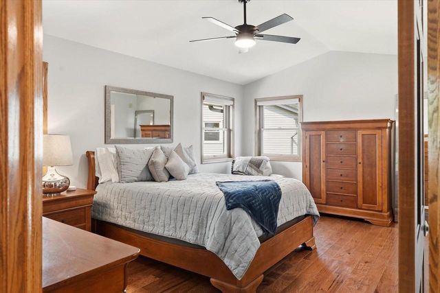 16205 W Mayflower DRIVE, New Berlin, WI 53151