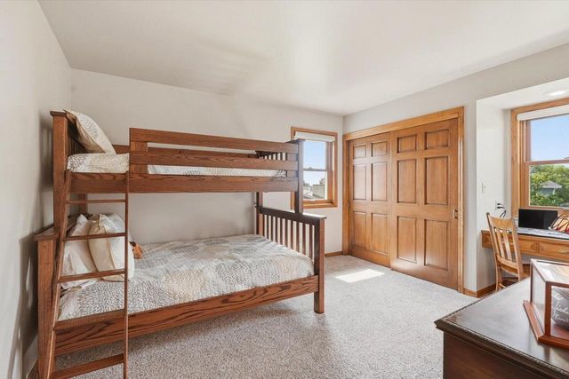 16205 W Mayflower DRIVE, New Berlin, WI 53151