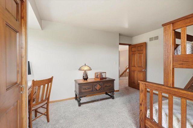 16205 W Mayflower DRIVE, New Berlin, WI 53151