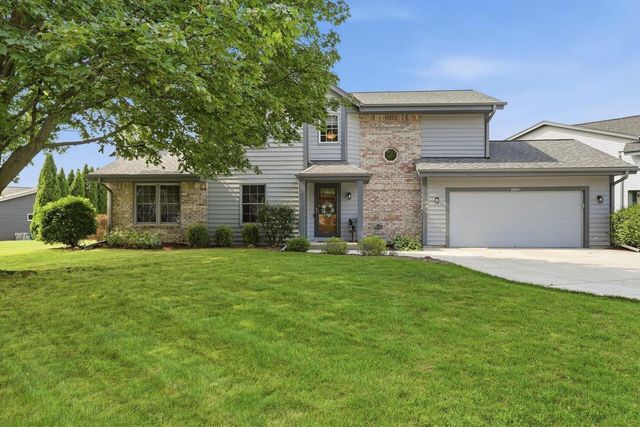 16205 W Mayflower DRIVE, New Berlin, WI 53151