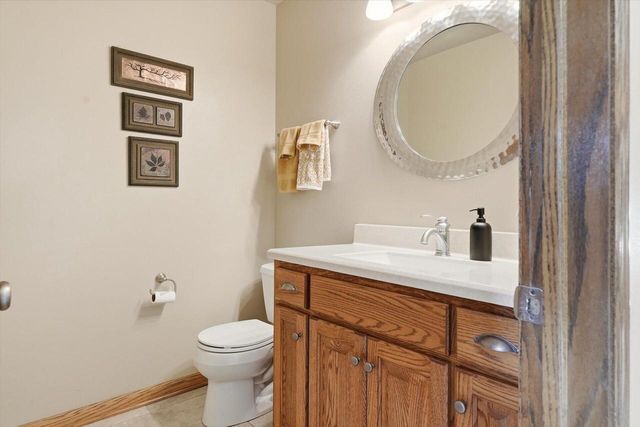16205 W Mayflower DRIVE, New Berlin, WI 53151