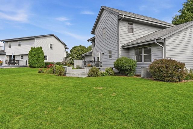 16205 W Mayflower DRIVE, New Berlin, WI 53151