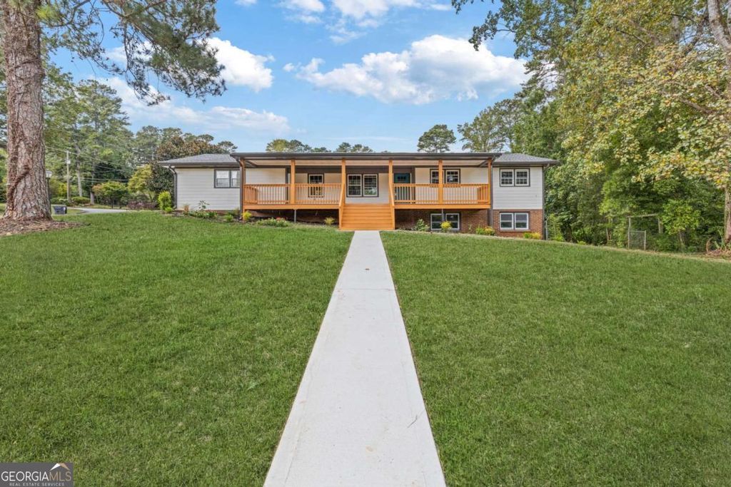 551 Briggs Circle SW, Lilburn, GA 30047