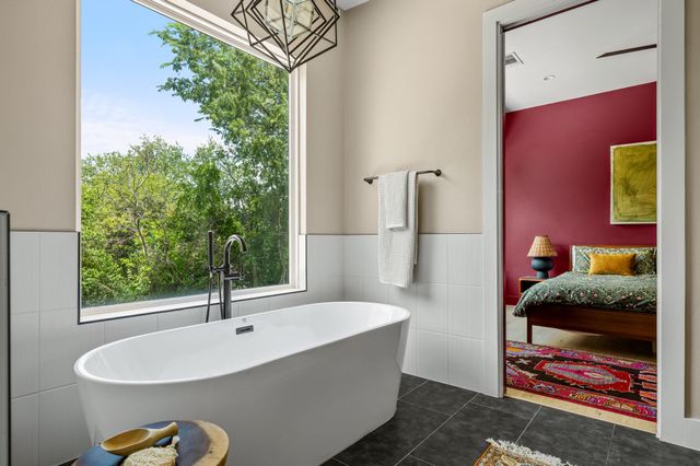 608 Brentwood ST B, Austin, TX 78752