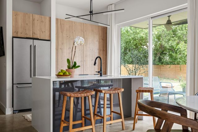 608 Brentwood ST B, Austin, TX 78752