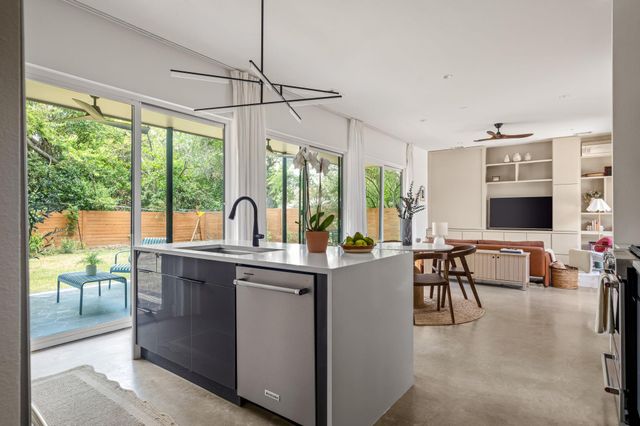 608 Brentwood ST B, Austin, TX 78752