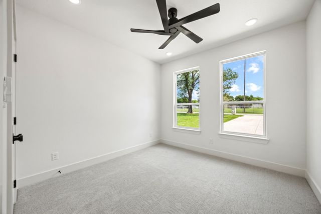 402 S Humphrey Avenue, Kerens, TX 75144