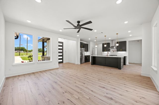 402 S Humphrey Avenue, Kerens, TX 75144