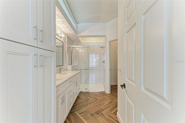 5047 LAKESCENE PLACE, Sarasota, FL 34243