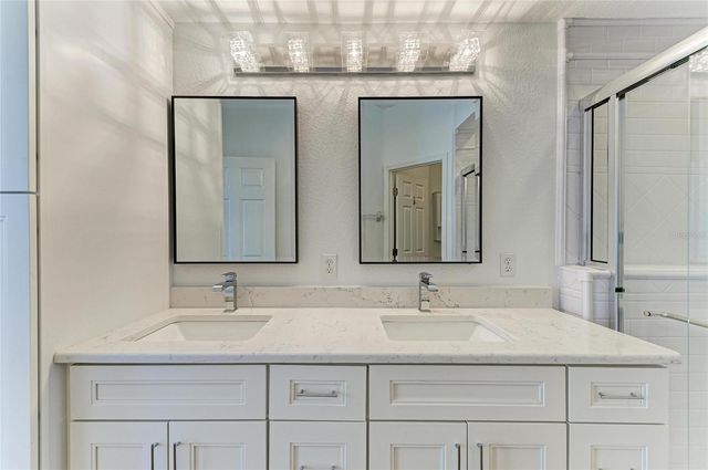 5047 LAKESCENE PLACE, Sarasota, FL 34243