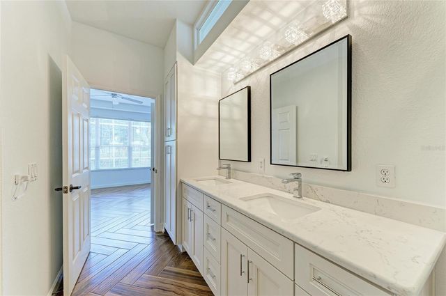 5047 LAKESCENE PLACE, Sarasota, FL 34243