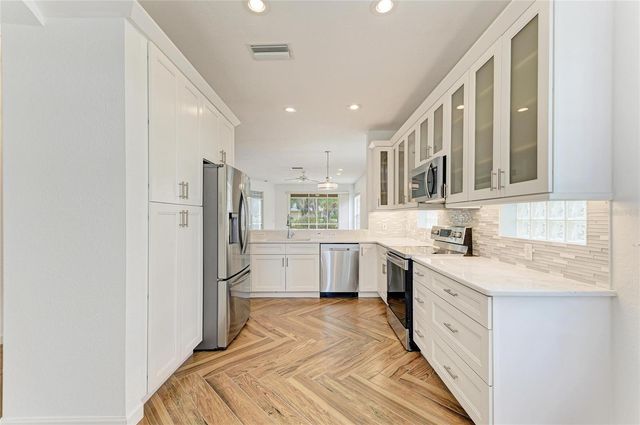5047 LAKESCENE PLACE, Sarasota, FL 34243