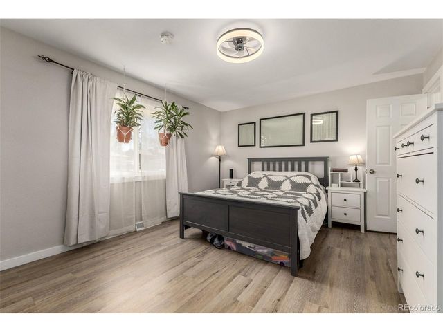 1739 Collyer St, Longmont, CO 80501