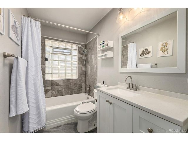 1739 Collyer St, Longmont, CO 80501