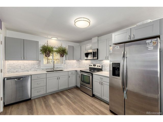 1739 Collyer St, Longmont, CO 80501