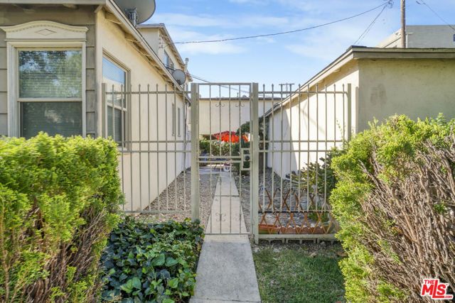 5202 Knowlton Street, Los Angeles, CA 90045