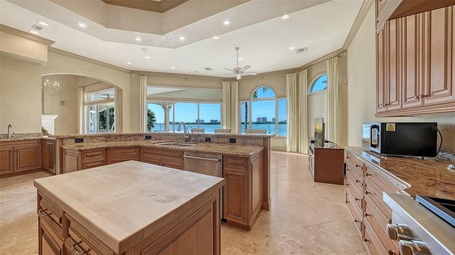 570 S SPOONBILL DRIVE, Sarasota, FL 34236