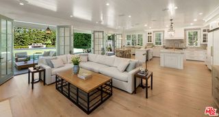 146 N Carmelina Avenue, Los Angeles, CA 90049