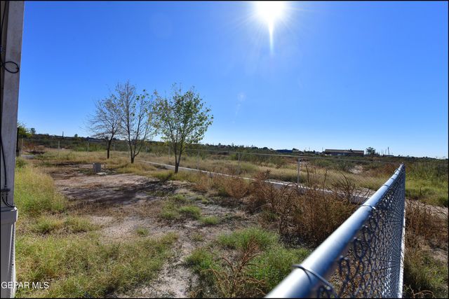 529 Paloma Blanca Drive, Chaparral, NM 88081