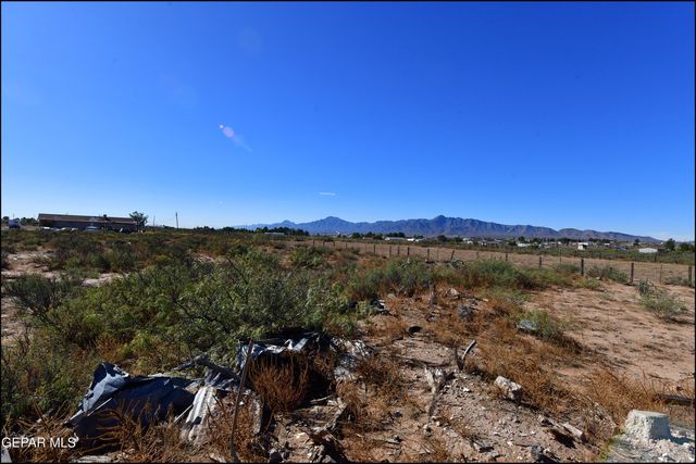 529 Paloma Blanca Drive, Chaparral, NM 88081