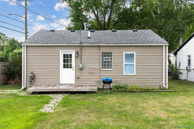 1821 E Hazelhurst Street, Ferndale, MI 48220