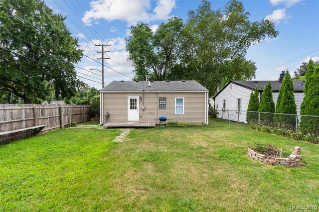 1821 E Hazelhurst Street, Ferndale, MI 48220