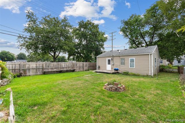 1821 E Hazelhurst Street, Ferndale, MI 48220