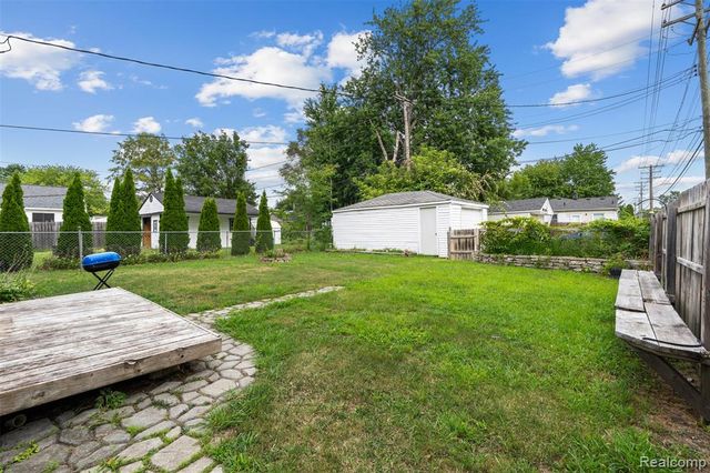 1821 E Hazelhurst Street, Ferndale, MI 48220