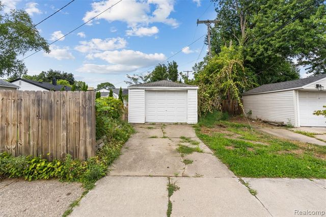 1821 E Hazelhurst Street, Ferndale, MI 48220