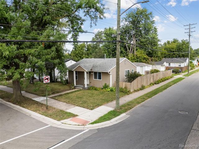 1821 E Hazelhurst Street, Ferndale, MI 48220